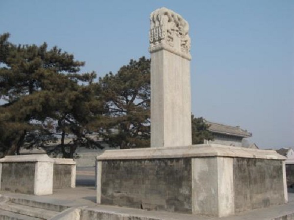 定陵亦有陪葬墓,陵园周围20公里,有节愍太子李重俊,长宁公主,成安公主