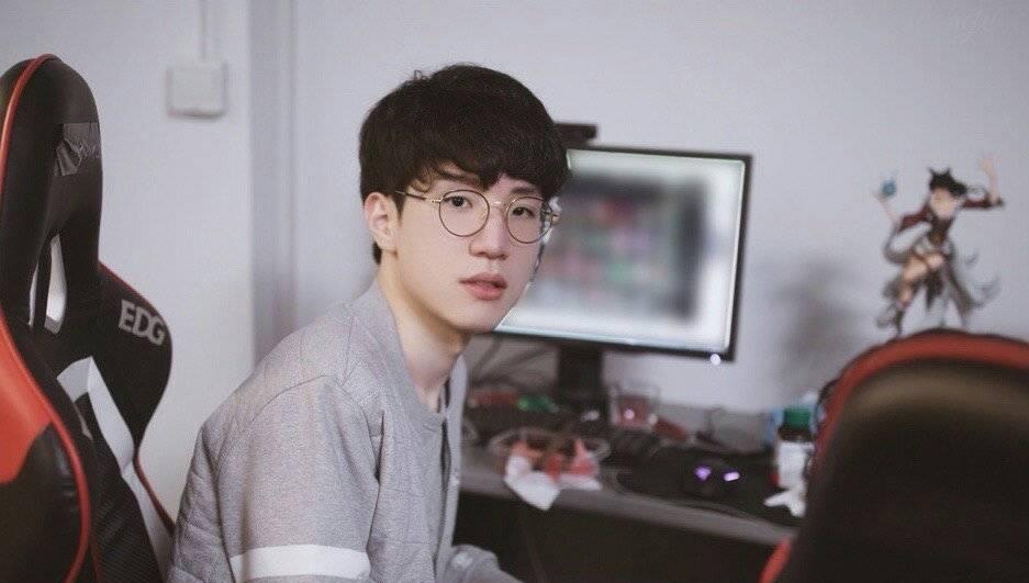 edg老板爱德朱:买不到人,账上几千万花不出去