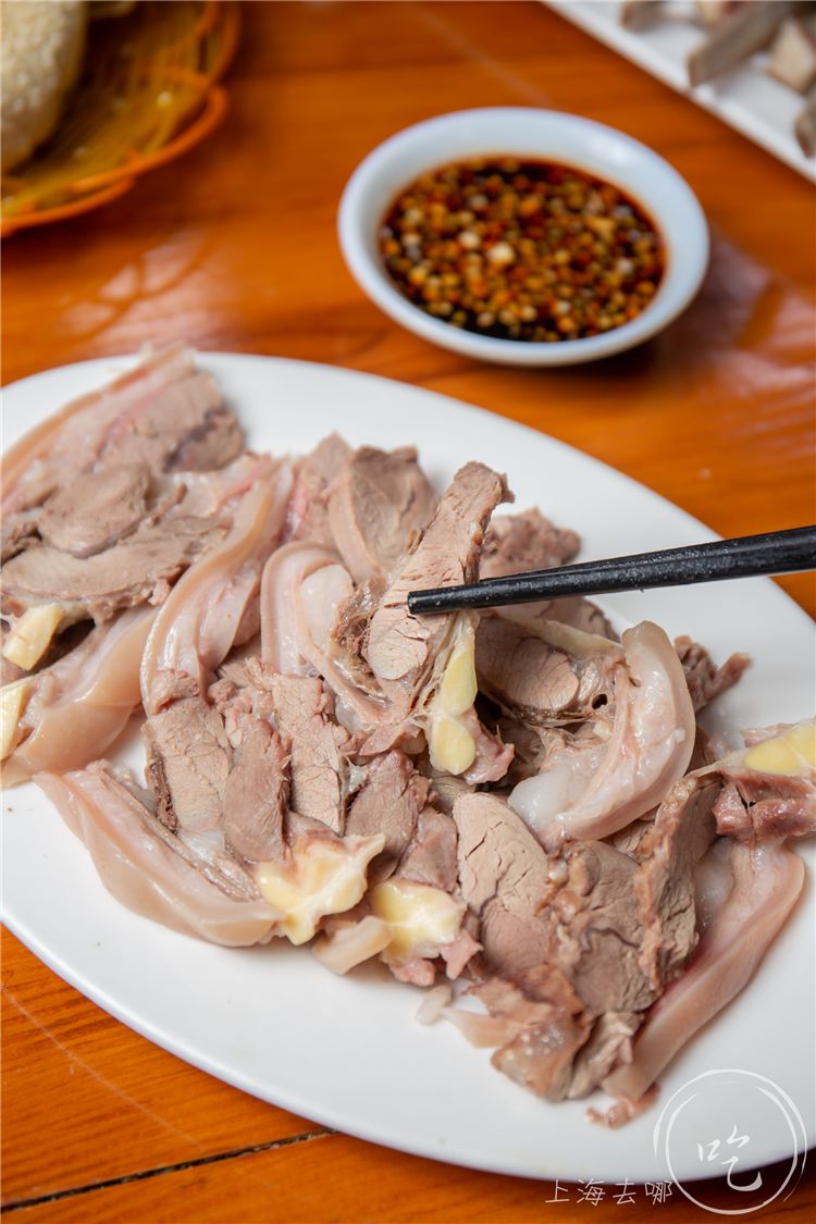 横跨整个上海只为一口羊肉汤!这家8年老店,连电视台都赶着来报道!