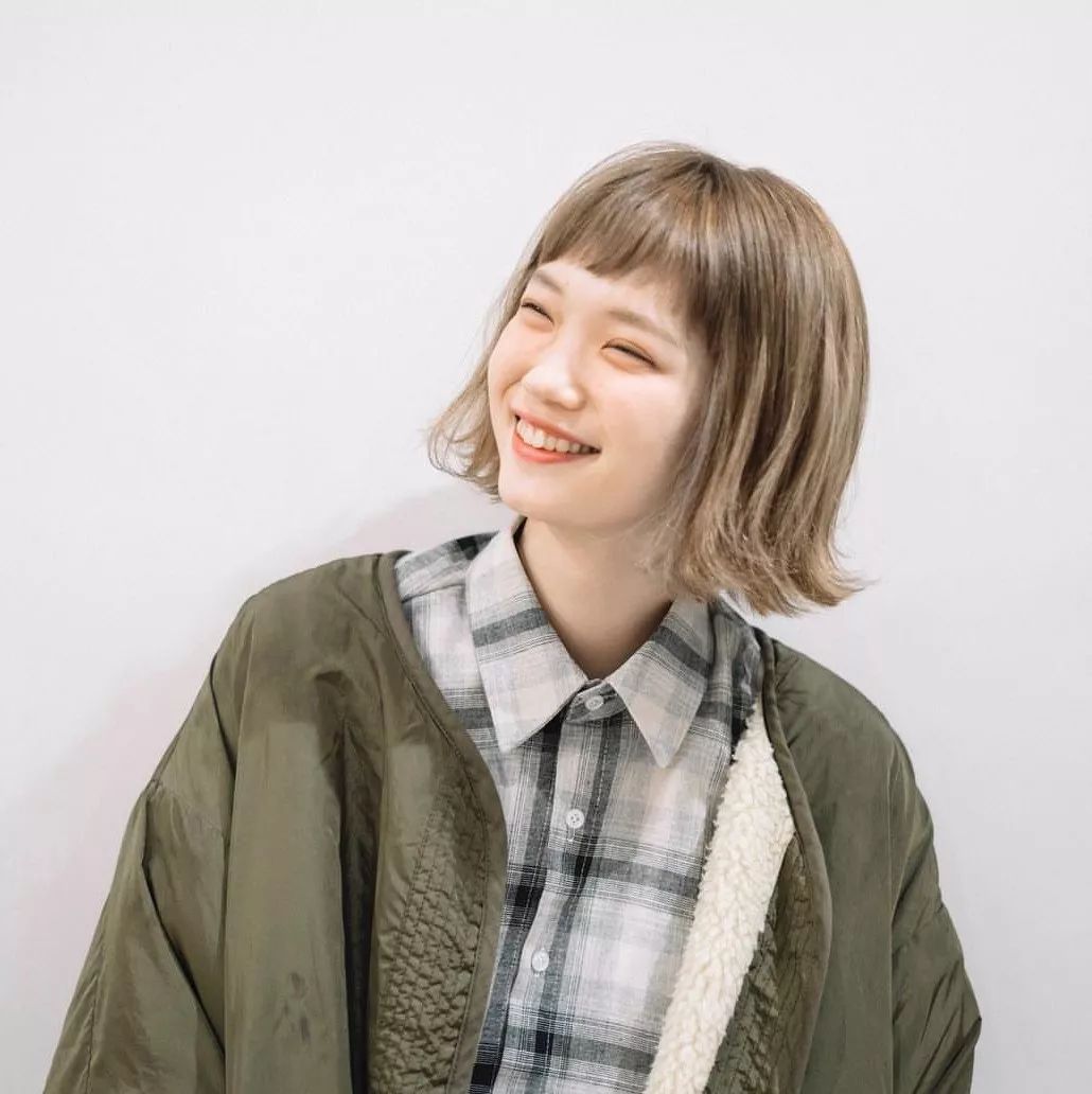 发型小可爱的眉上刘海