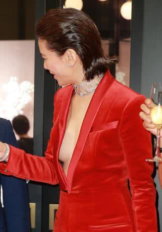 47岁"最美港姐"袁咏仪,越老越热辣迷人女人味十足,网友:漂亮