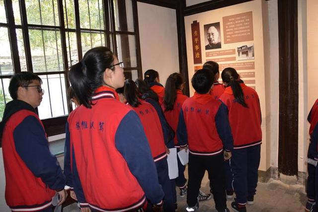 上虞市夏丏尊小學(xué)舉行“親近夏丏尊”課程研學(xué)活動(圖2) 上虞市夏丏尊小學(xué)舉行“親近夏丏尊”課程研學(xué)活動(圖2)