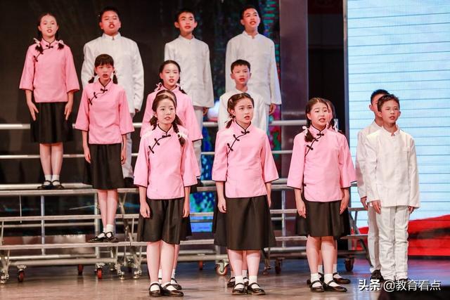 廣州市海珠外國(guó)語實(shí)驗(yàn)中學(xué)經(jīng)典美文表演在市決賽中榮獲佳績(jī)(圖10) 廣州市海珠外國(guó)語實(shí)驗(yàn)中學(xué)經(jīng)典美文表演在市決賽中榮獲佳績(jī)(圖10)