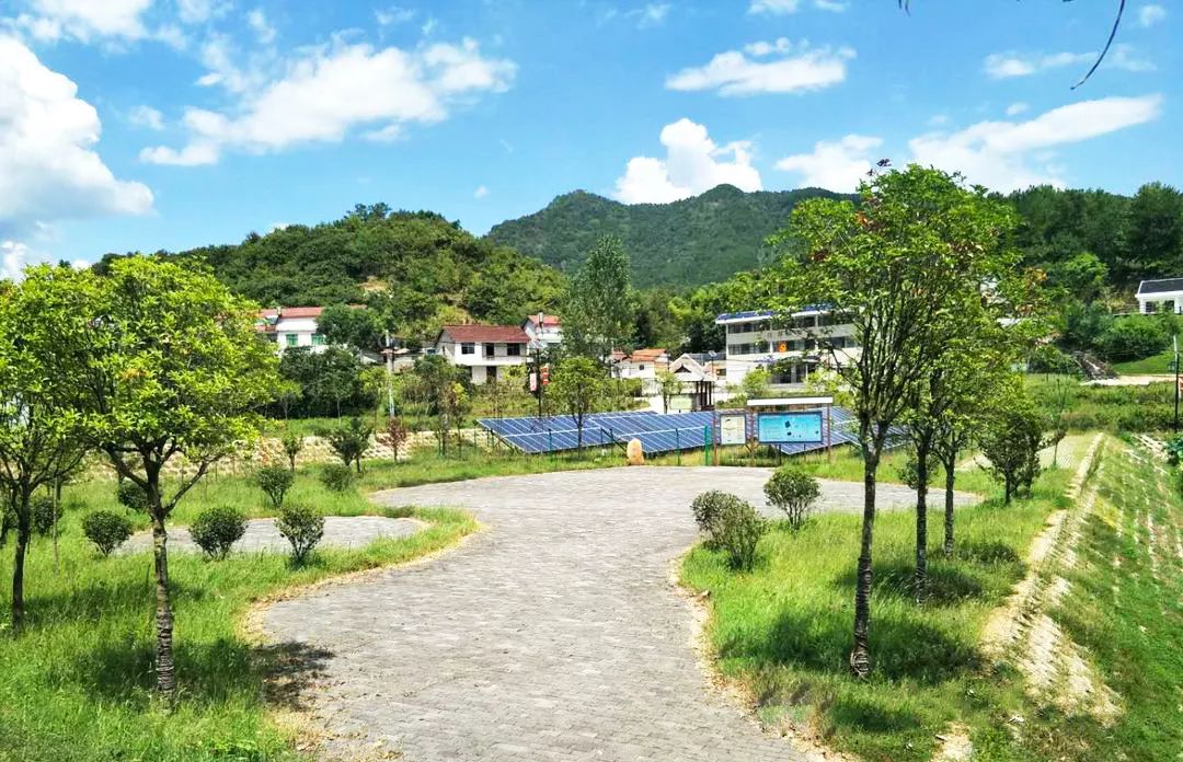 黄冈·罗田县匡河镇张家河村徐凤冲村毗邻天堂湖风景区,每年秋冬季的