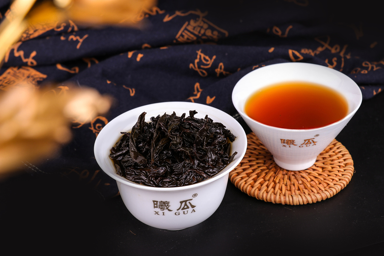 大红袍(中国十大名茶之一)是福建省武夷岩茶(乌龙茶)中的名丛珍品