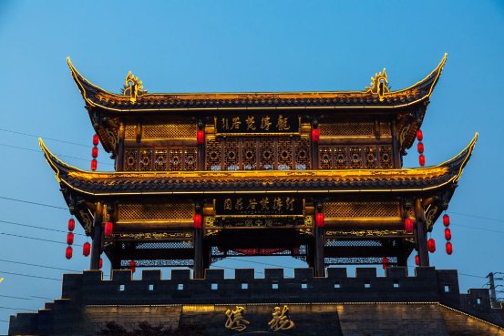 温江人的火锅庄园龙腾梵谷开业报道