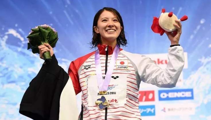 其实大桥悠依作为一个游泳运动员,身体柔韧性极强也不为过!