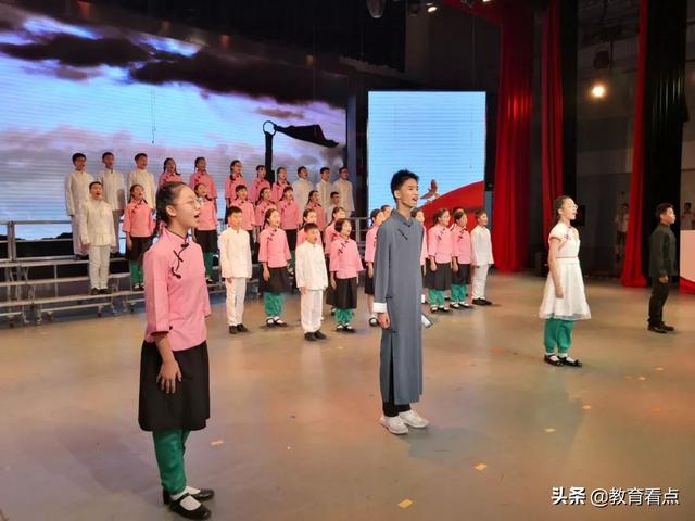 廣州市海珠外國(guó)語實(shí)驗(yàn)中學(xué)經(jīng)典美文表演在市決賽中榮獲佳績(jī)(圖12) 廣州市海珠外國(guó)語實(shí)驗(yàn)中學(xué)經(jīng)典美文表演在市決賽中榮獲佳績(jī)(圖12)