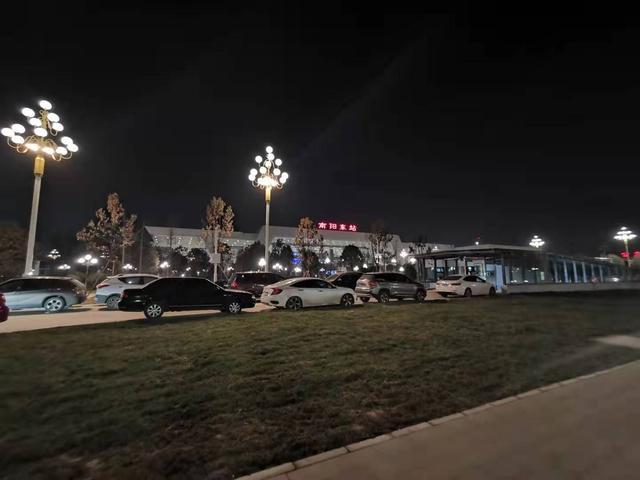 南阳高铁站晚上门可罗雀,这样下去,高铁班次会不会减少