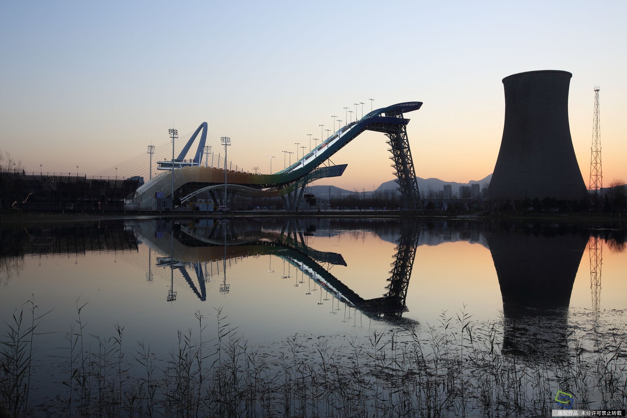 首钢园内奏响动人的"冰与火之歌"