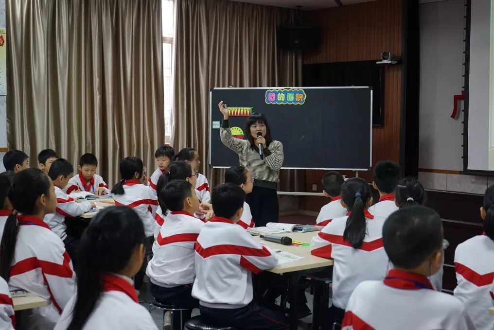 龙湖区在广兴小学举办小学数学教科研沙龙