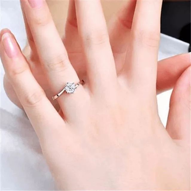 世界顶级"手膜"日薪三万!她们的手长什么样呢?_手模