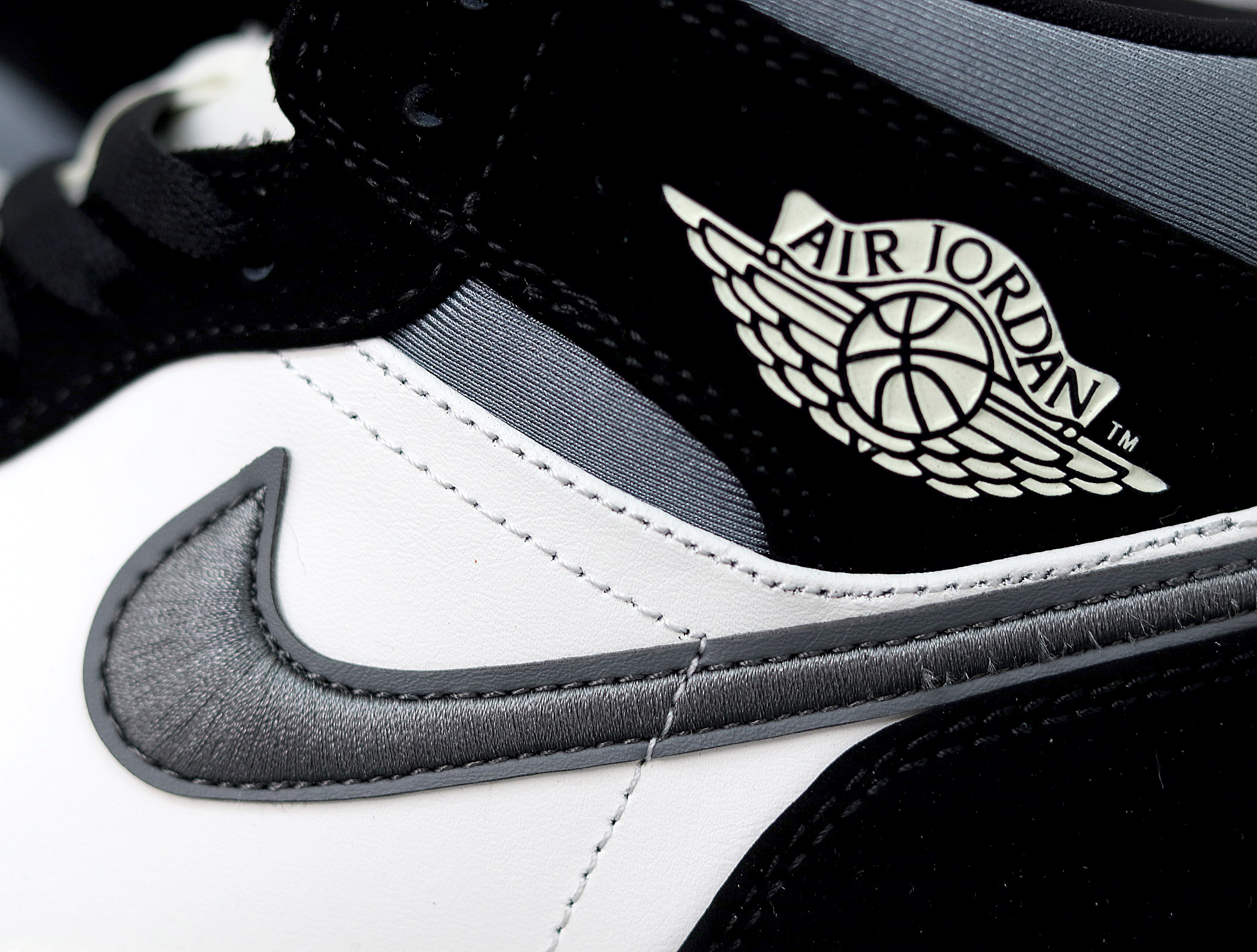 nike air jordan 1 mid"satin"丝绸伯爵 中邦_logo