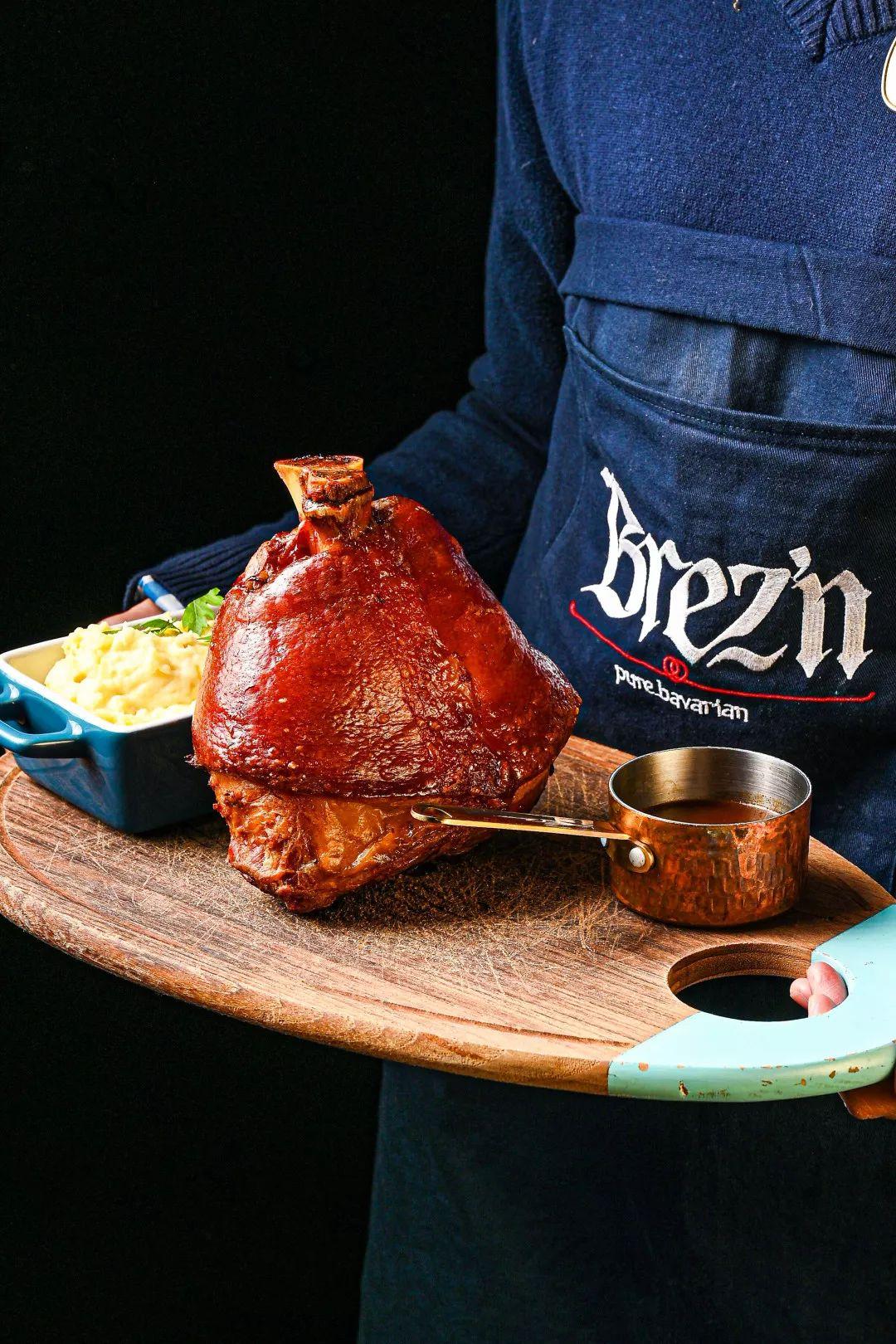 天河cbd的德国脆皮猪肘6个拳头大跟外国人抢没人会饿着离开