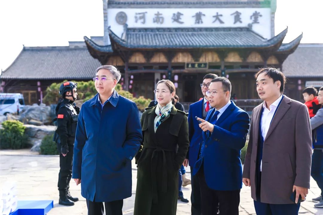 建业集团董事长胡葆森,联席董事长刘卫星,建业集团执行总裁兼建业新