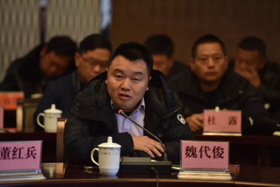 省扶贫开发局巡视员杨邦华肯定了我县在脱贫攻坚工作前阶段所做出的