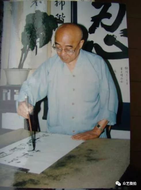 楚光,生于1921年2月,江苏兴化人,和尚,原寒山寺主持