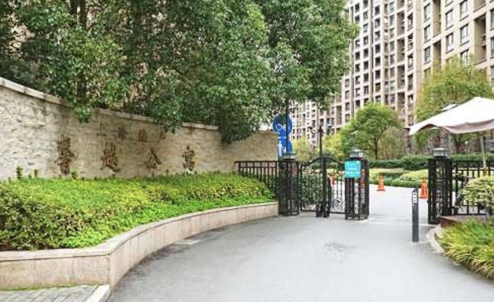 这300套公租房,分别来自普陀区馨越公寓,徐汇区馨宁公寓,馨逸公寓