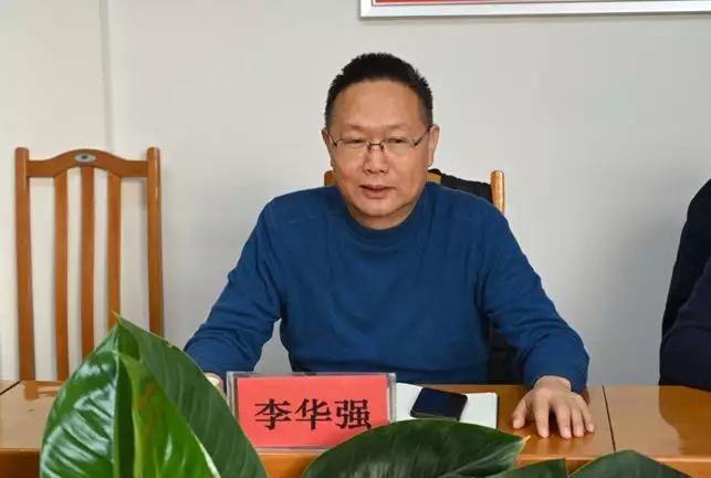 开封市中心医院院长李华强首先代表医院对各位专家的到来表示了热烈