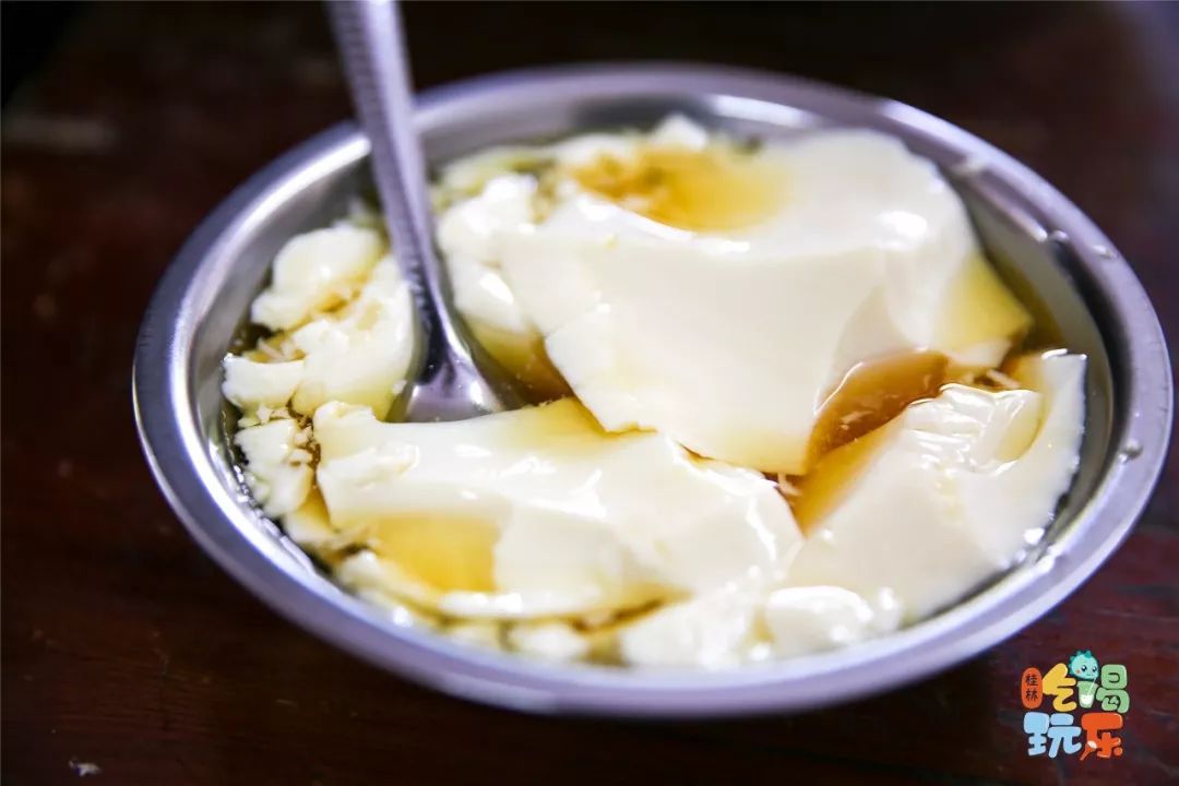 豆浆油条糊辣卷饼豆腐脑这家店写满了桂林人清早的味道