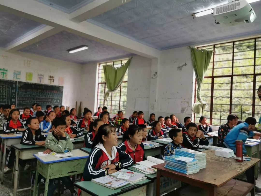 【以爱启文,百里成蹊】康乃馨计划花絮_布拖