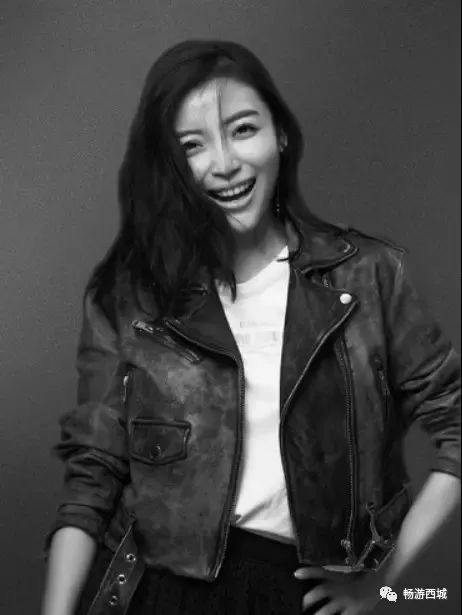 张国立首部执导话剧《我爱桃花》_冯燕