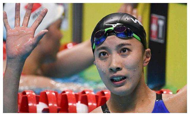 原创她曾是日本游泳天才,因比赛训练中大秀柔韧性一字马遭热议!