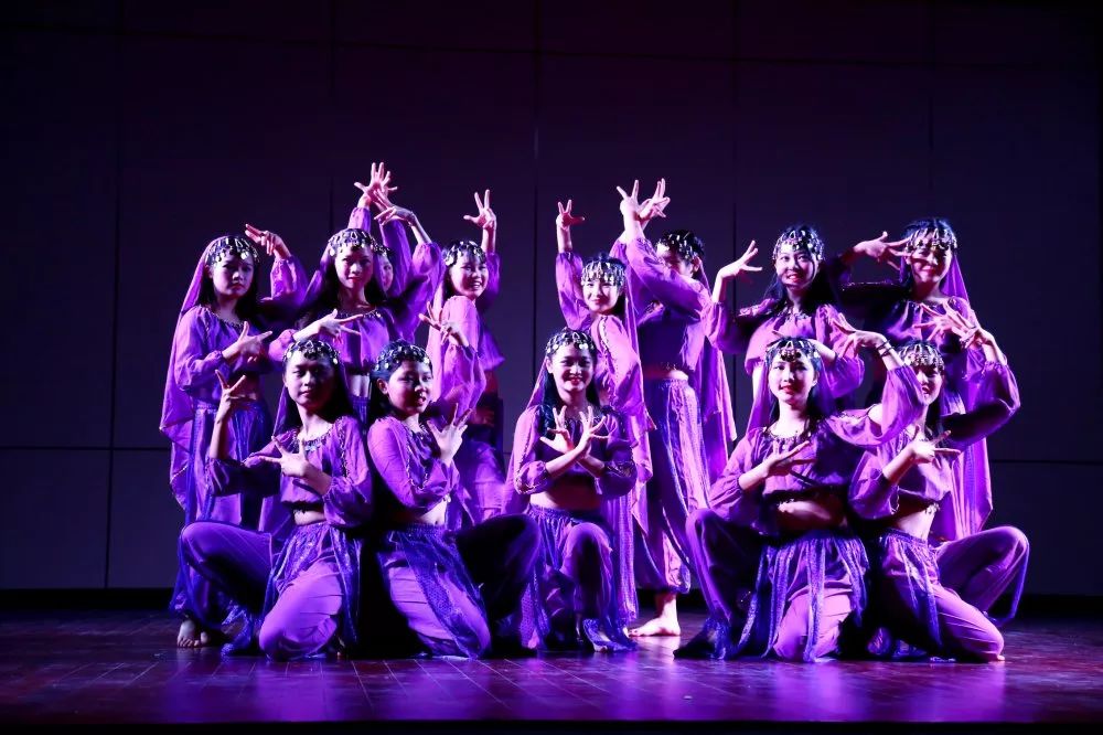 炫境》此起彼伏的歌声伴随着曼妙的舞姿舞出不一样的青春自我古典爵士