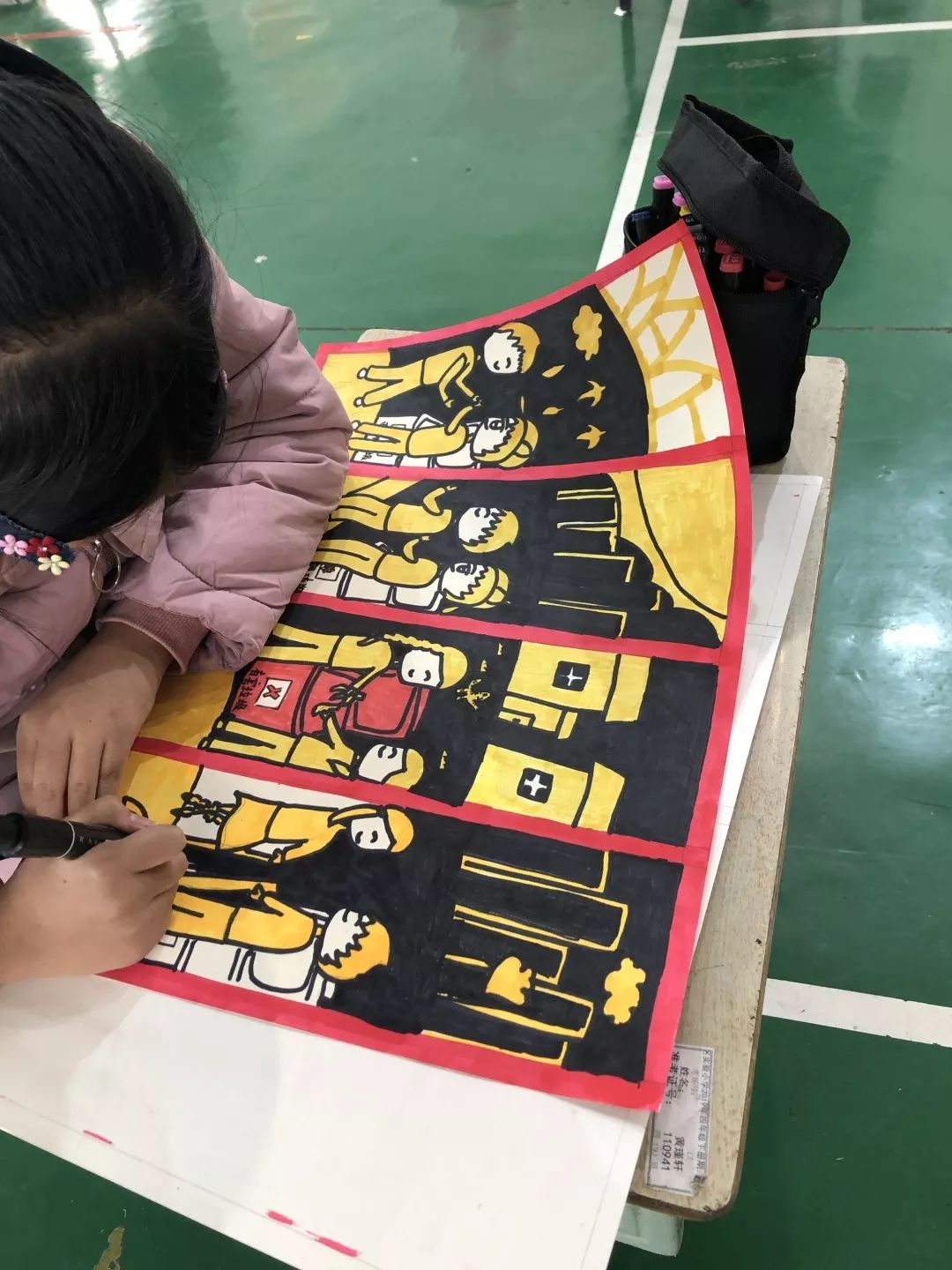 墨水水彩版画儿童画静物写生国画素描绘画比赛现场小画家们从容自若