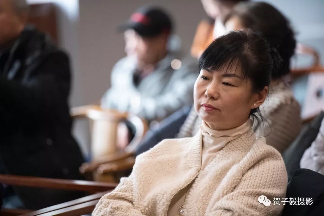 王亚中当代艺术的思考与解读吸引众多听众贺子毅摄影