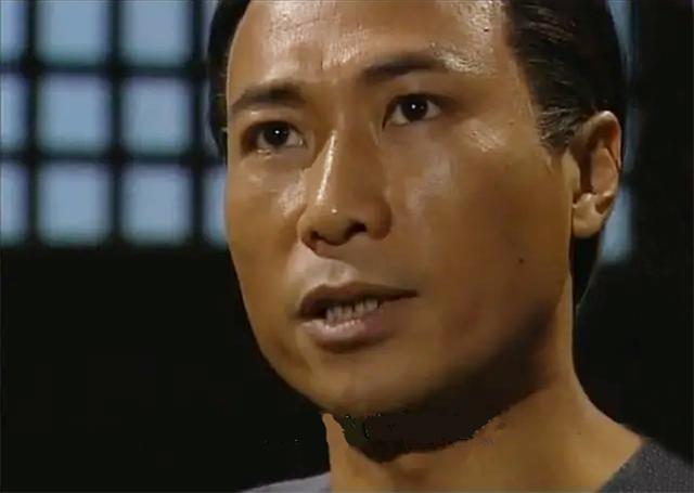 原创66岁"陈近南"近照,头发花白面容憔悴,离婚4次后再恋90后美女