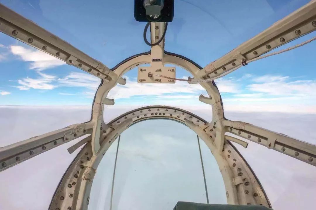 "皇帝的新装"色高强度玻璃