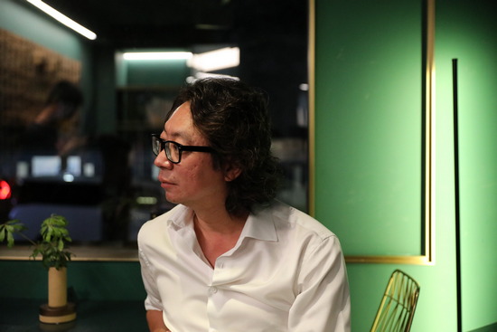 许知远揭秘为何十三邀对李安陈冲有偏见创业又为何卖拖鞋