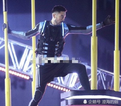 高以翔追我吧闯关照片曝光看到现场装置粉丝这叫小游戏吗