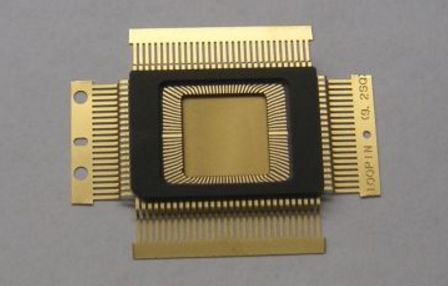 封装基板用氮化铝,基导热率比氧化铝高7～8 倍,具有较好的散热性.