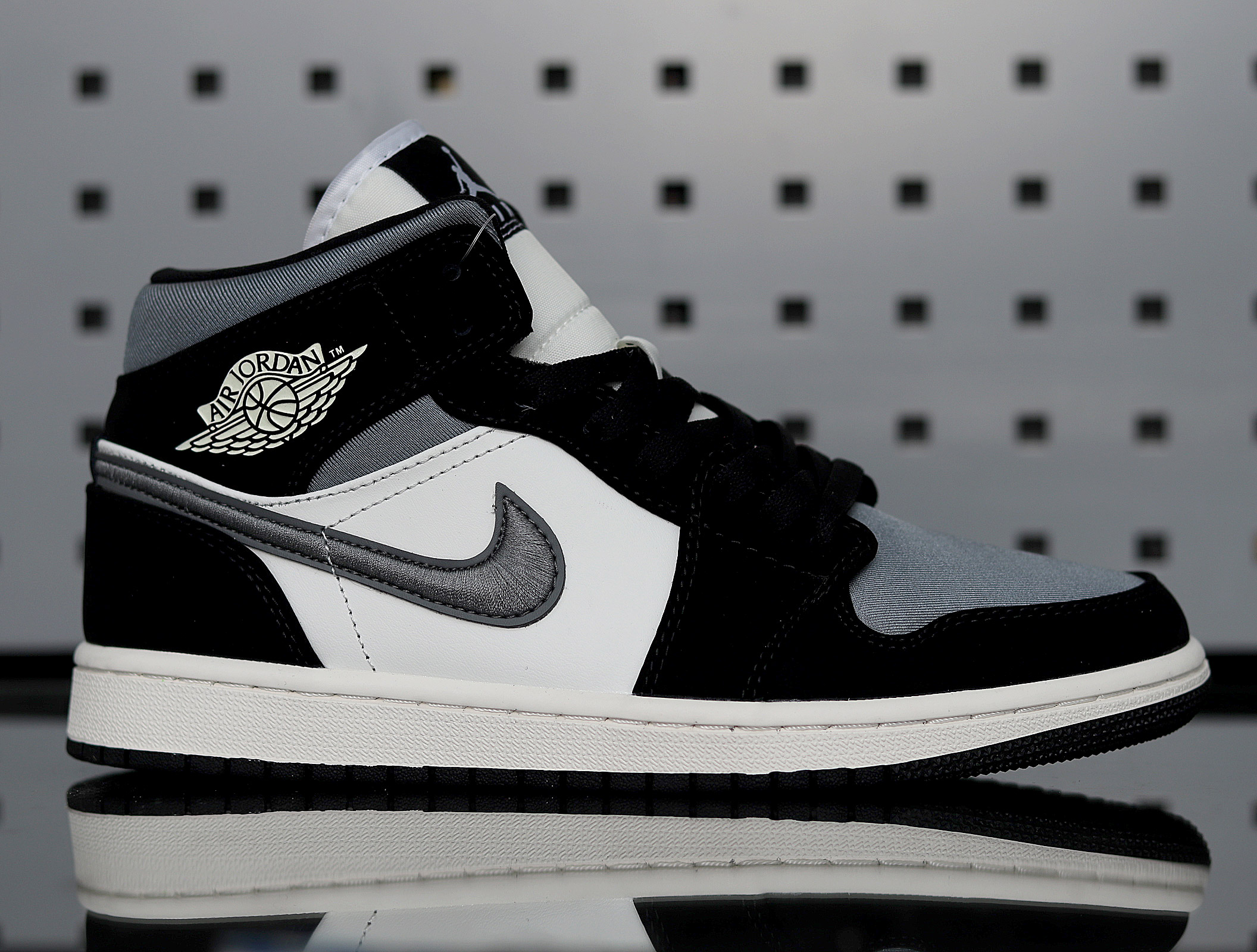 nike air jordan 1 mid "satin"丝绸伯爵 中邦