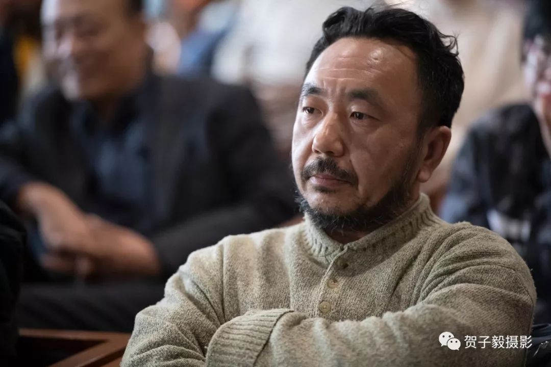 王亚中当代艺术的思考与解读吸引众多听众贺子毅摄影
