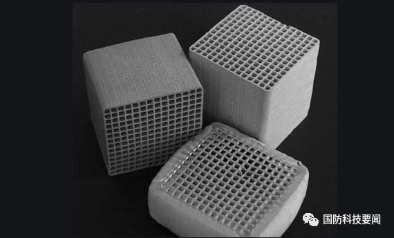 制造出具有层状和梯度结构的碳化硅和碳化硼复合材料