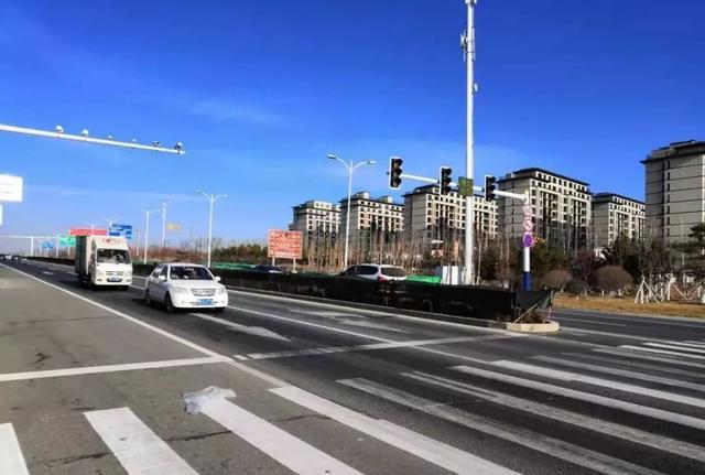 在赤峰,遇到这样的路口你咋走?