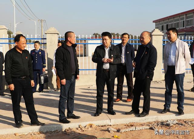 王洁红,何剑,陈福华,余丕清,罗辉,谢儒,蒙斌等县领导参加会议.