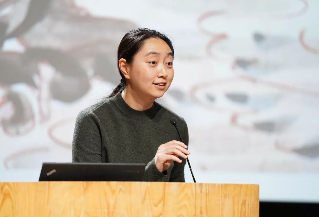 中央美术学院美术馆馆长助理高高担任主持人中央美术学院党委副书记