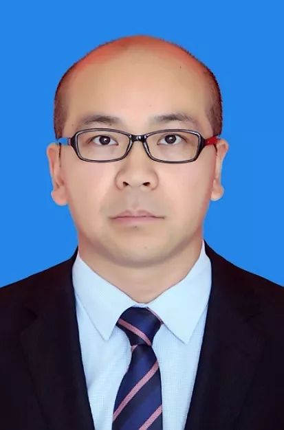 李发强,1971年8月出生,中央党校研究生学历.