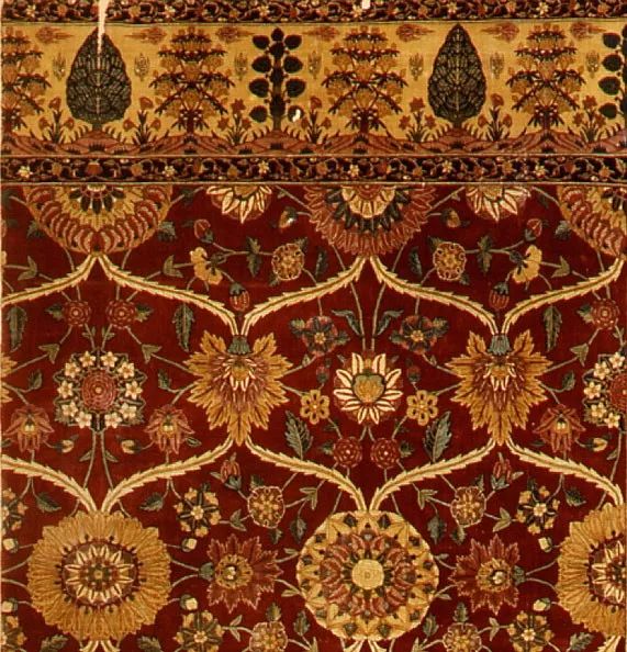 建筑和工艺品上通常装饰着阿拉伯纹样(arabesque),由起伏重复的花瓣