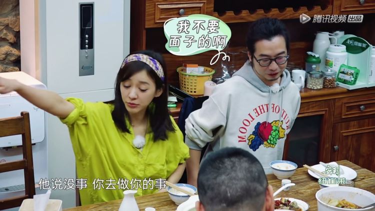 陈建斌做菜难吃陈意涵高情商吹捧许富翔寡言酒桌上却很会做人