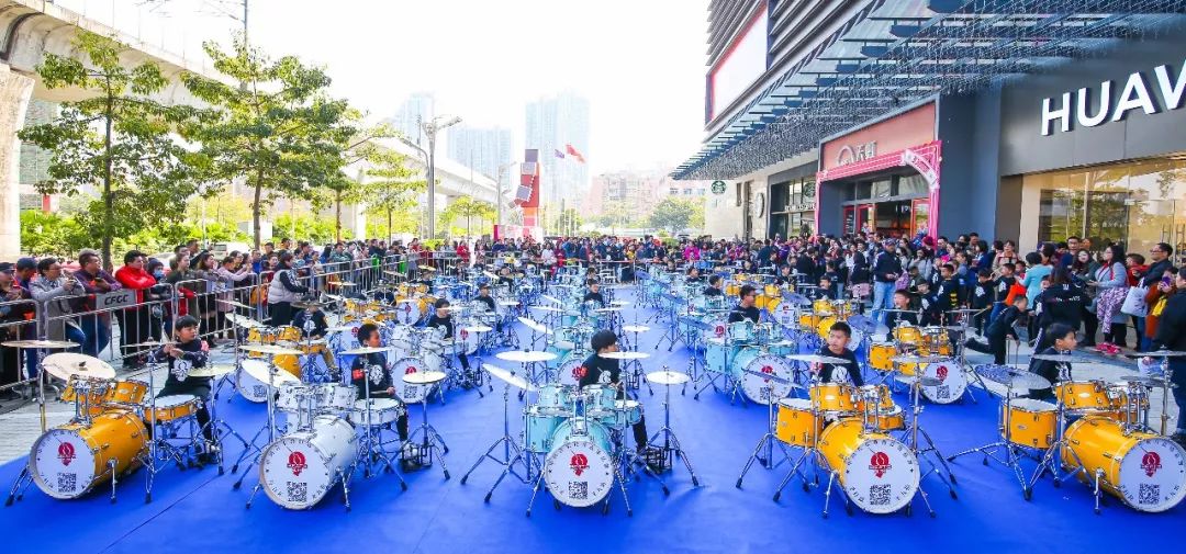 百人声势齐奏天虹12月的九拍很精彩