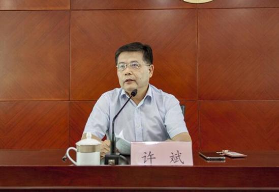 董事长为许斌,1963年5月出生,一级企业法律顾问,金融从业20余年.