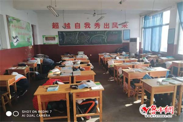 桓台县鱼龙中学举行2019防震逃生演练(图3)