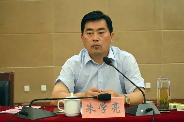 朱学亮履新安徽省委政法委政治部主任曾把手机号贴到路标上