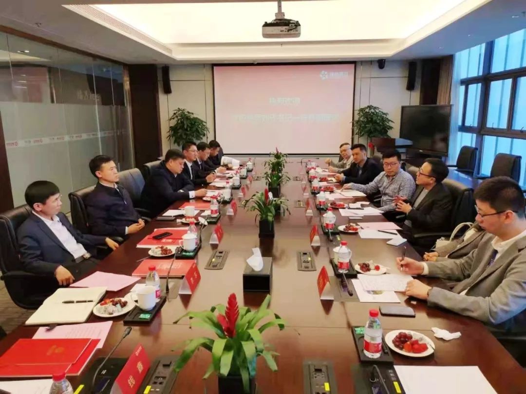 考察招商期间,考察团一行先后考察了弘桥集团有限公司,弘桥智谷电商