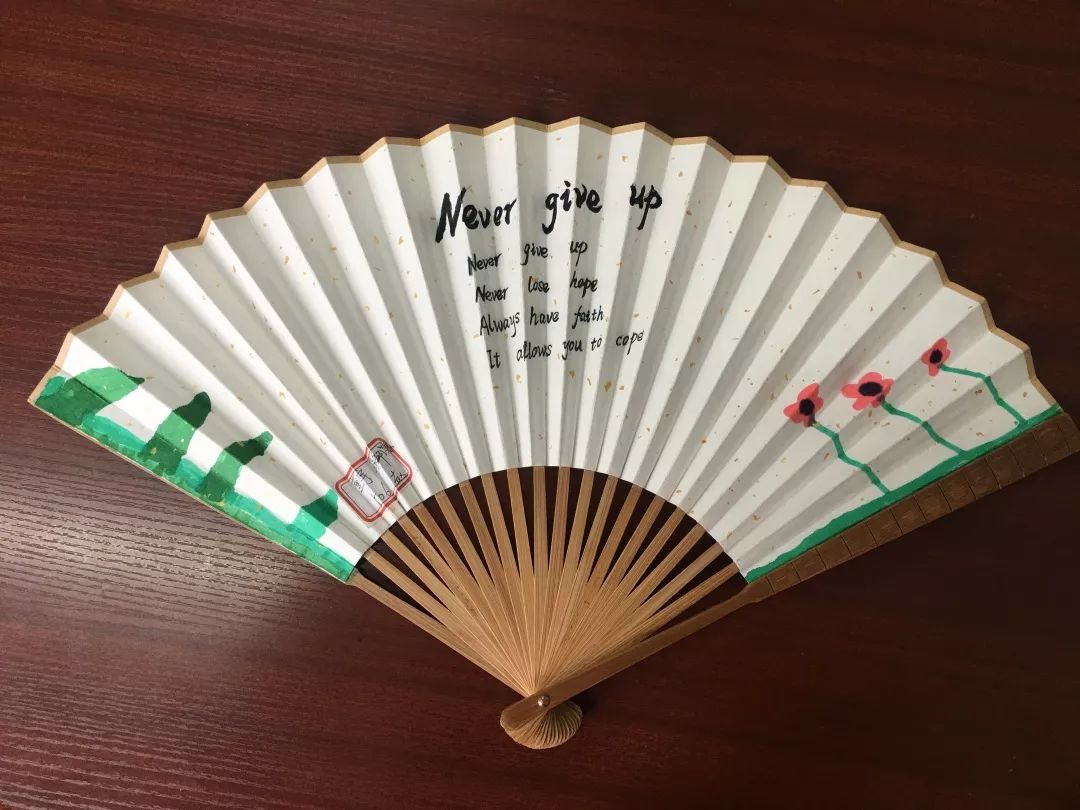 字母画作展风采美好的回忆唱响童年旋律,感受英文魅力!